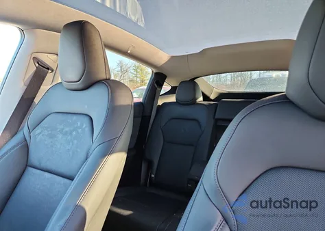 2026 Tesla Model Y z USA, uszkodzony, nr VIN 7SAYGDEE5TA411491